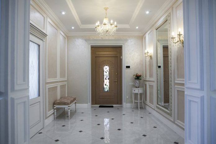 illuminazione nel corridoio in stile classico