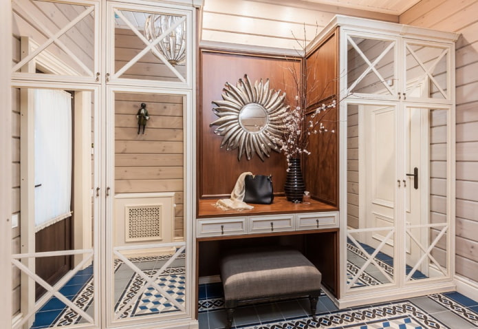 mobiliari a l'interior del passadís a l'estil de Provença