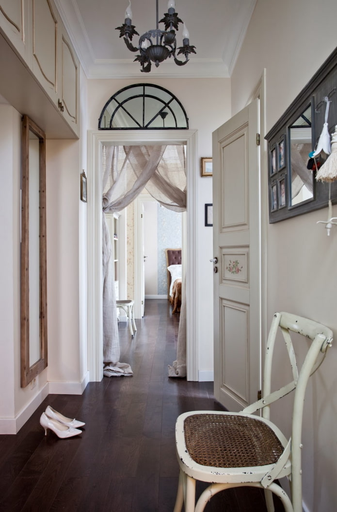 koridor reka bentuk dalaman dalam gaya provence