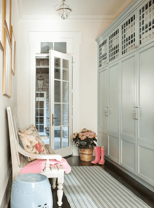 decoració i accessoris a l'interior del passadís a l'estil de Provença