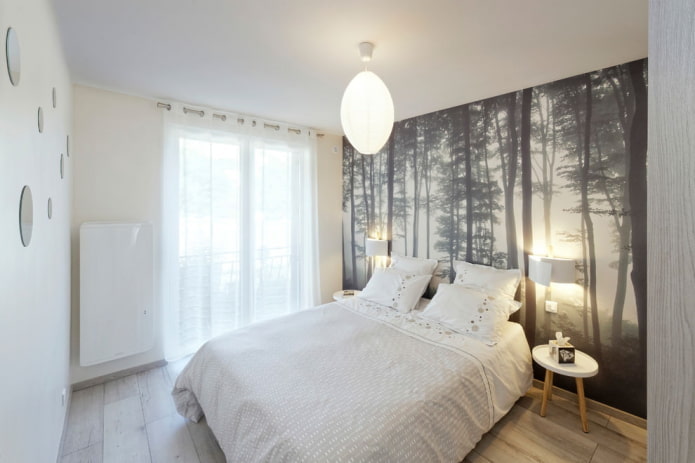 giấy dán tường với hình ảnh của khu rừng trong phòng ngủ