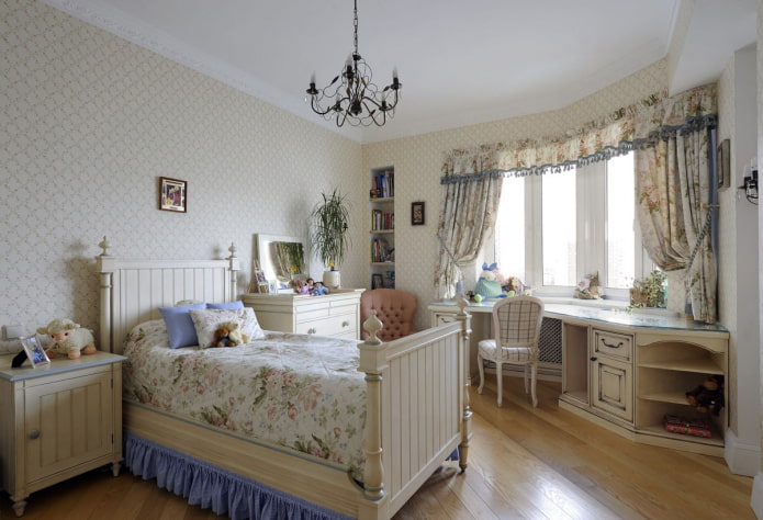 mobles a l'interior d'un dormitori infantil a l'estil de Provença