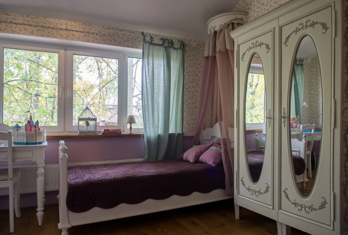 huonekalut lasten makuuhuoneen sisätiloissa Provencen tyyliin