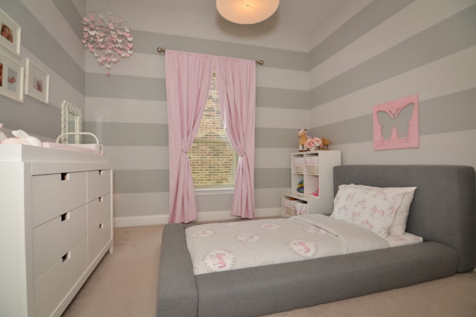 šviesiai pilkos spalvos vaikų kambario dizainas