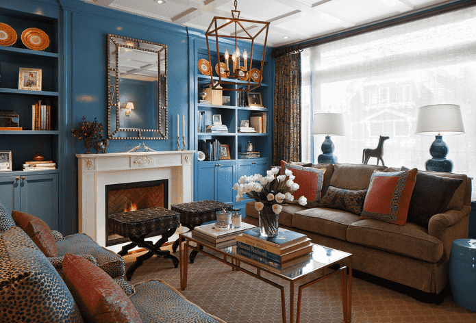 interiér modro-hnedej obývacej izby