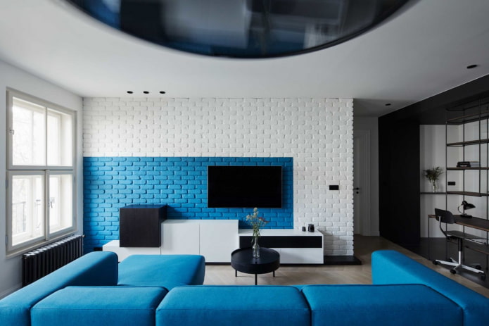 غرفة المعيشة الداخلية باللونين الأبيض والأزرق