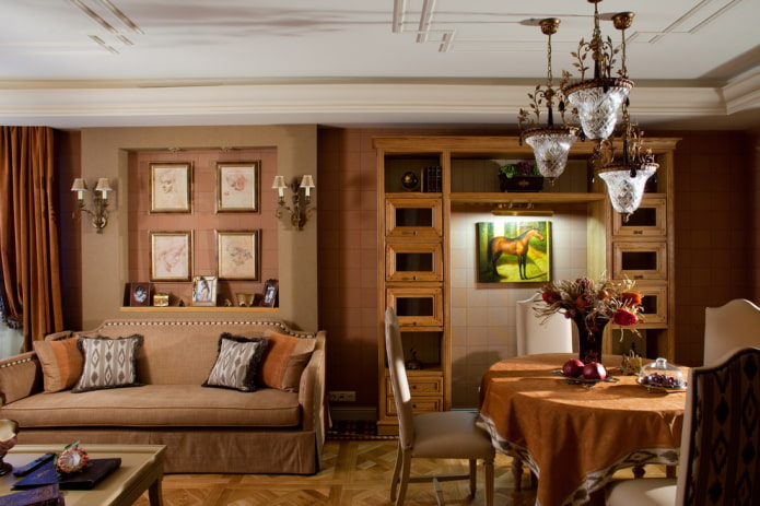 غرفة معيشة كلاسيكية بألوان داكنة