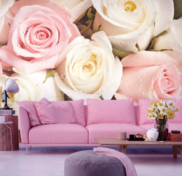 Zālē tapetes rozā toņos