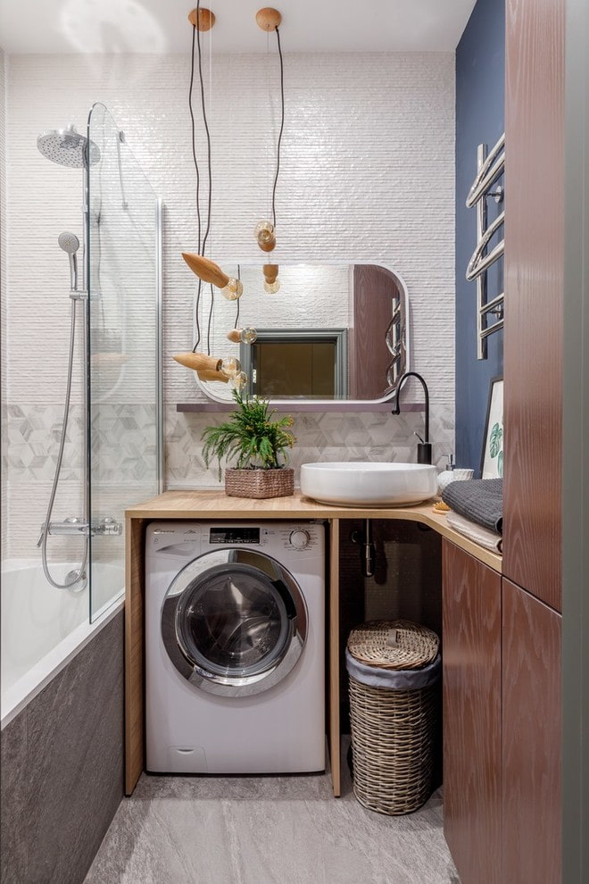 veļas mašīna vannas istabā Hruščova dzīvoklī