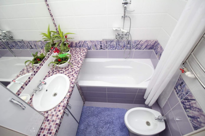 phòng tắm với tông màu hoa cà