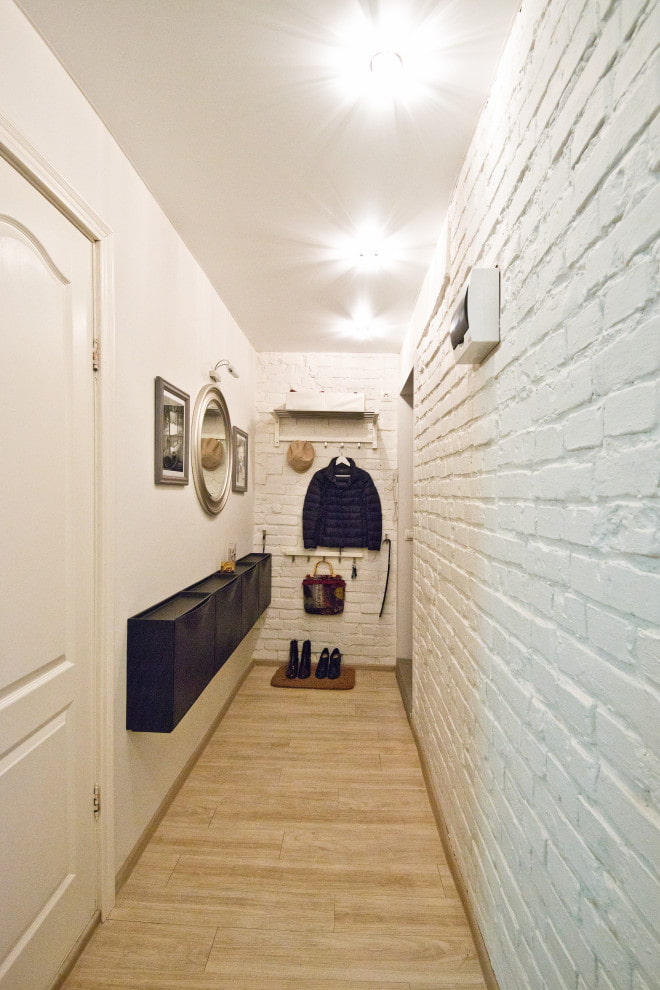 pareti bianche nel corridoio