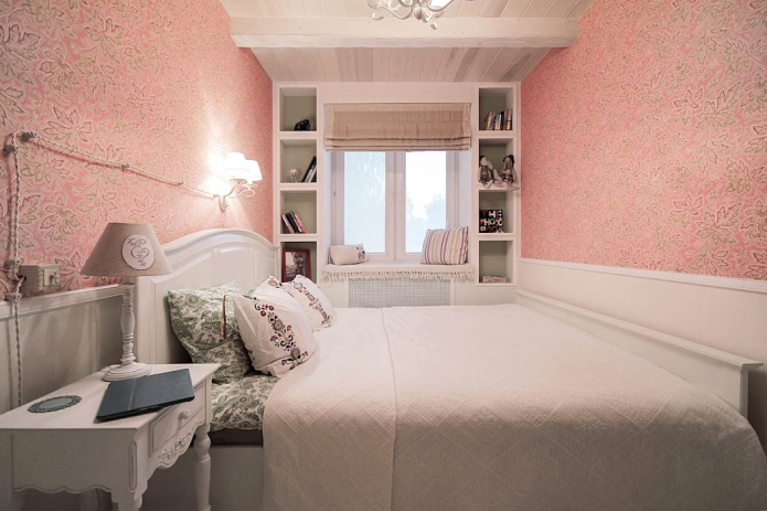hvidt og lyserødt soveværelse