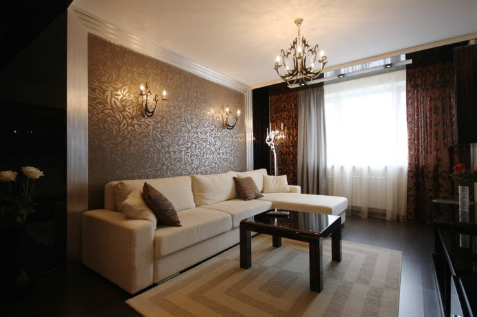 غرفة معيشة بنية اللون في الجزء الداخلي من شقة خروتشوف