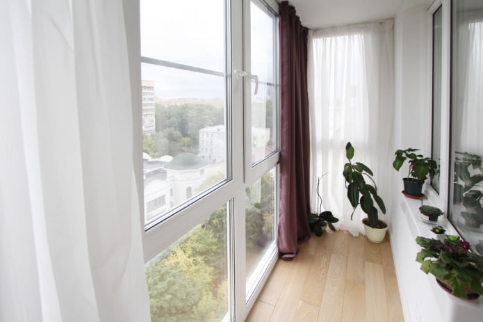 vitrarea balconului din apartamentul Hrușciov