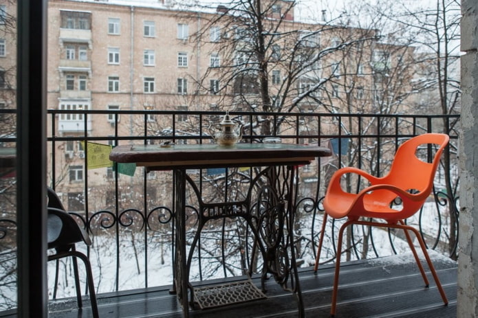 open balkon in het appartement Chroesjtsjov
