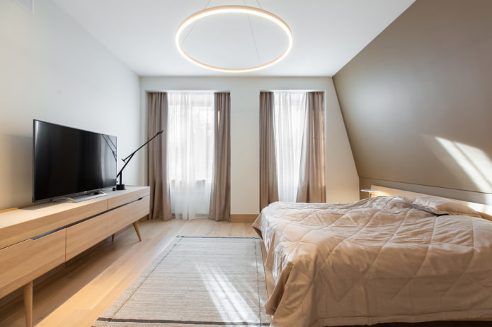 lysekrone i loftet i soveværelset i en moderne stil