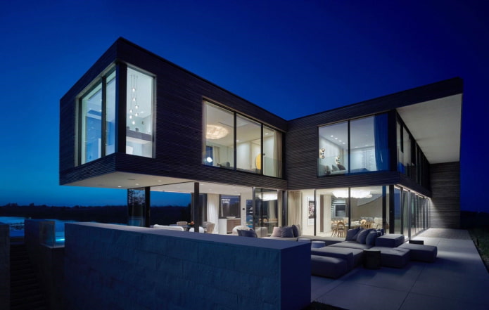 casă cu ferestre panoramice în stil high-tech