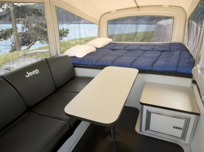 místo na spaní v karavanu
