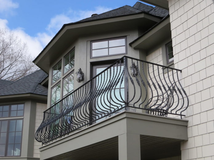 proiect casa cu balcon metalic