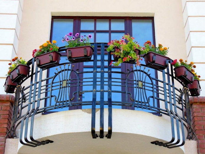 design del balcone in un progetto di casa privata