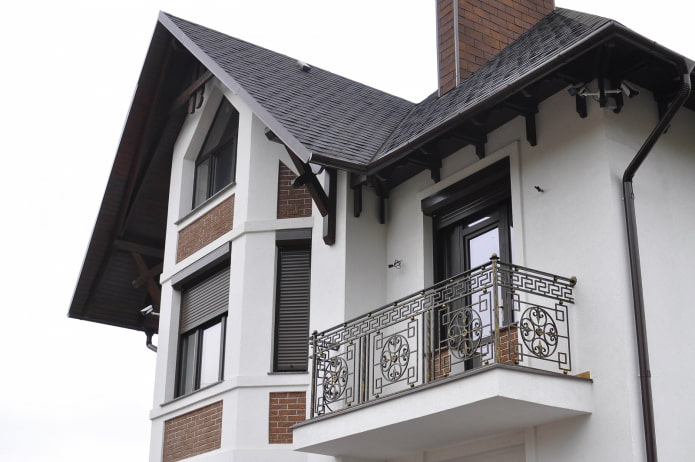 projek rumah dengan balkoni konkrit