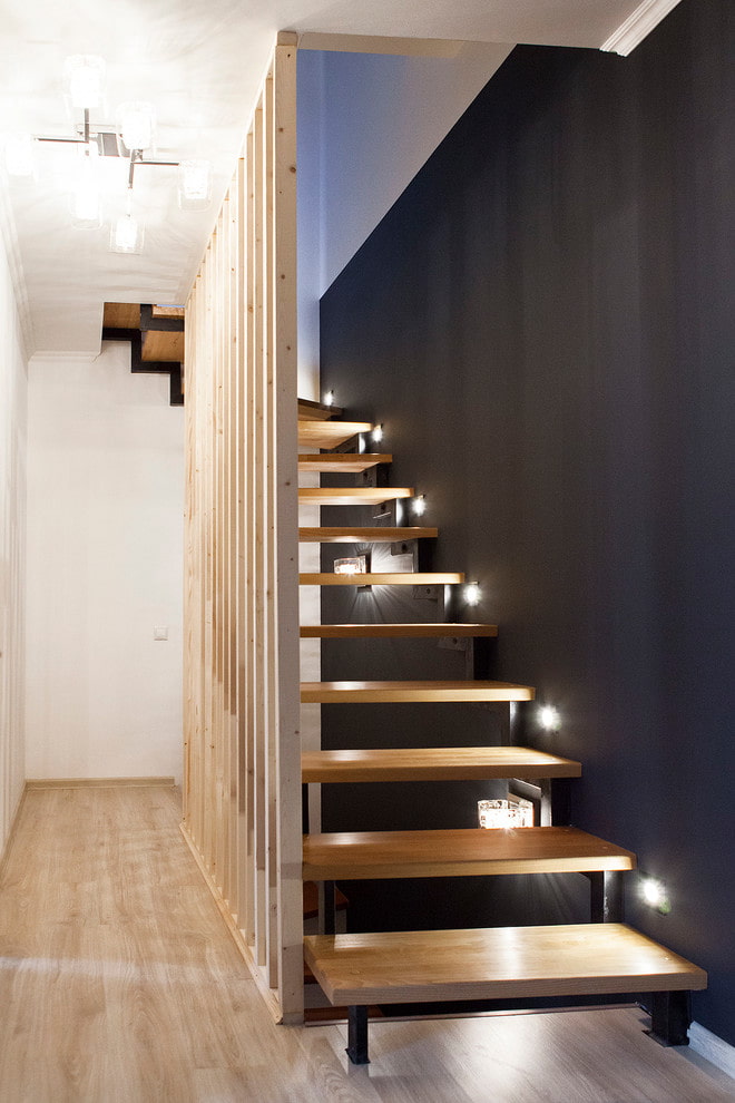 schody z reflektorami w domu