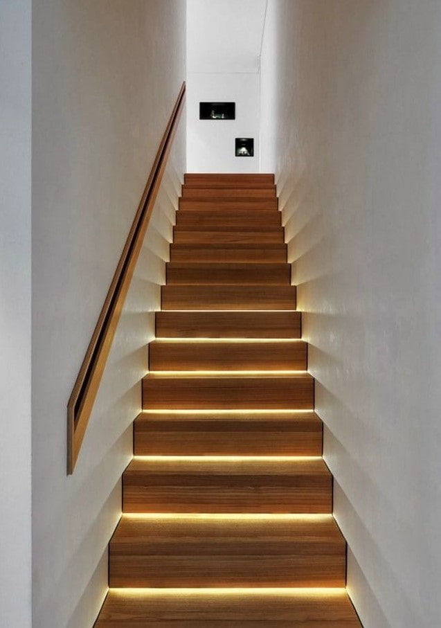 schody z oświetleniem led w domu
