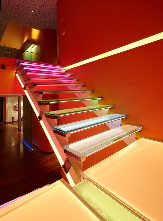 podsvícený design schodiště