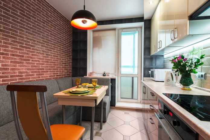 bank in de keuken met een oppervlakte van 8 m²