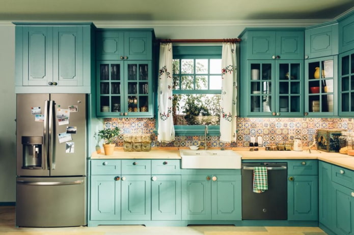 Turquoise keuken in Provençaalse stijl