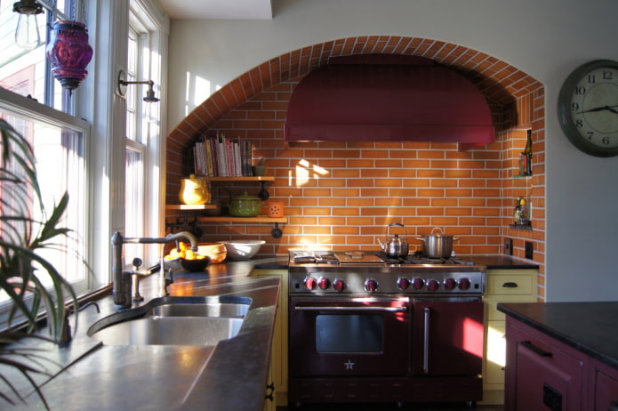 dekorativní oblouk v interiéru kuchyně