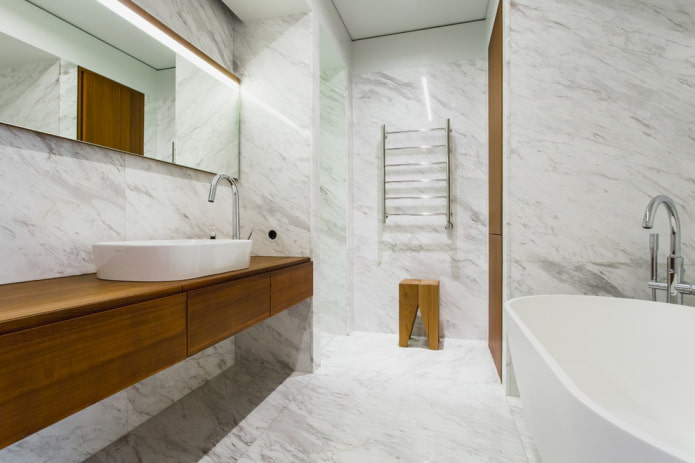 עיצוב צבעוני של חדר האמבטיה בסגנון מינימליזם