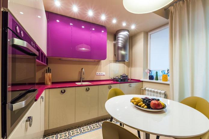het kleurenschema van het keukeninterieur met een oppervlakte van 10 m².