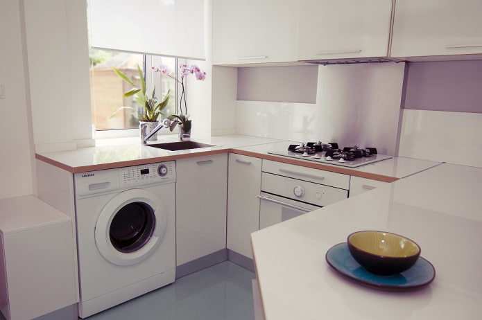 machine à laver dans la cuisine d'une superficie de 5 m²