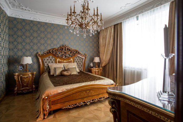 спалня с дървено легло
