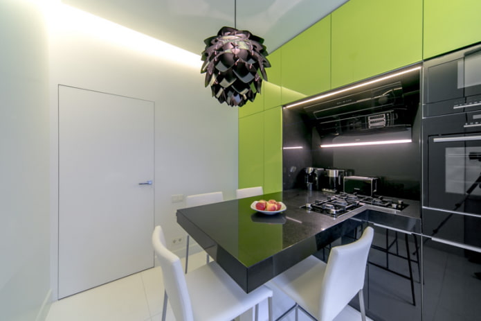 zaļa un melna spīdīga virtuve