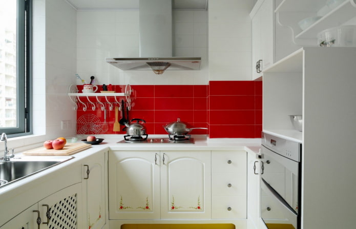 červená kuchyňská zástěra