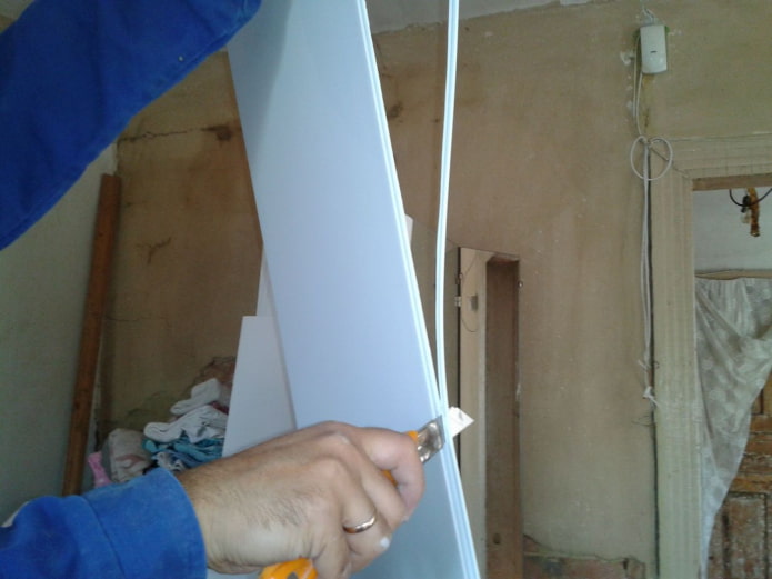 orezanie kĺbu zámku z PVC