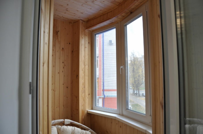 pendents de finestres de fusta