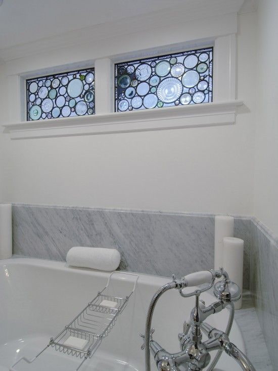 comment décorer une fenêtre dans une salle de bain