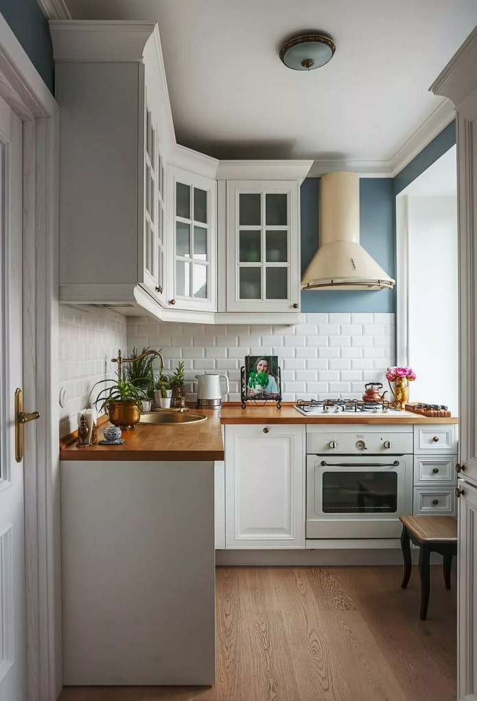 nhà bếp nhỏ theo phong cách cổ điển