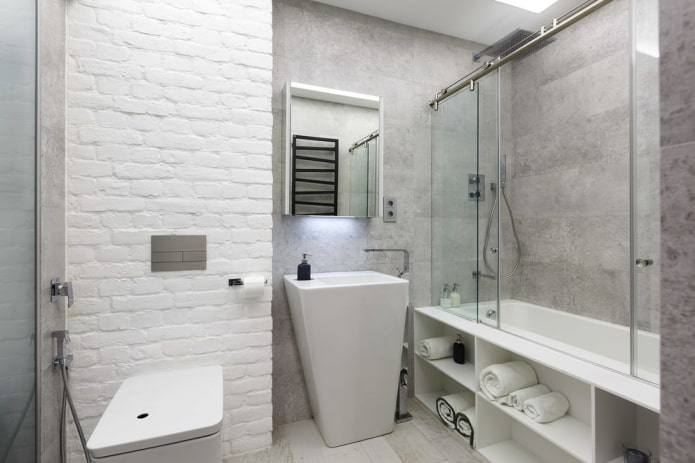 badeværelse i hvide og grå nuancer