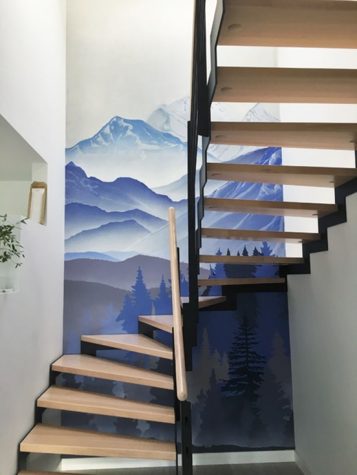 pictând pereții de pe scări
