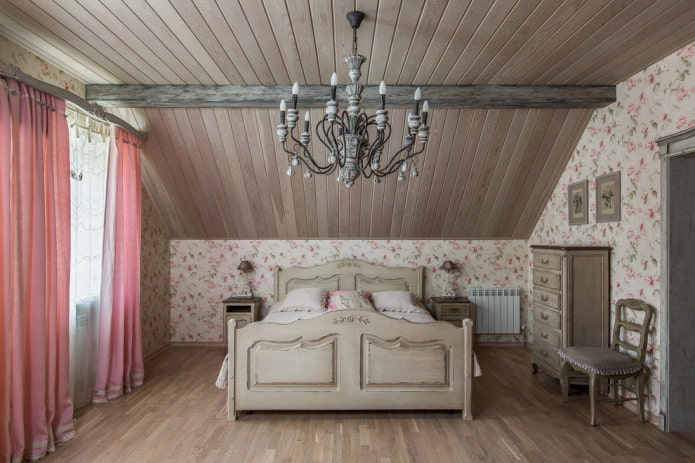 podkrovný drevený strop