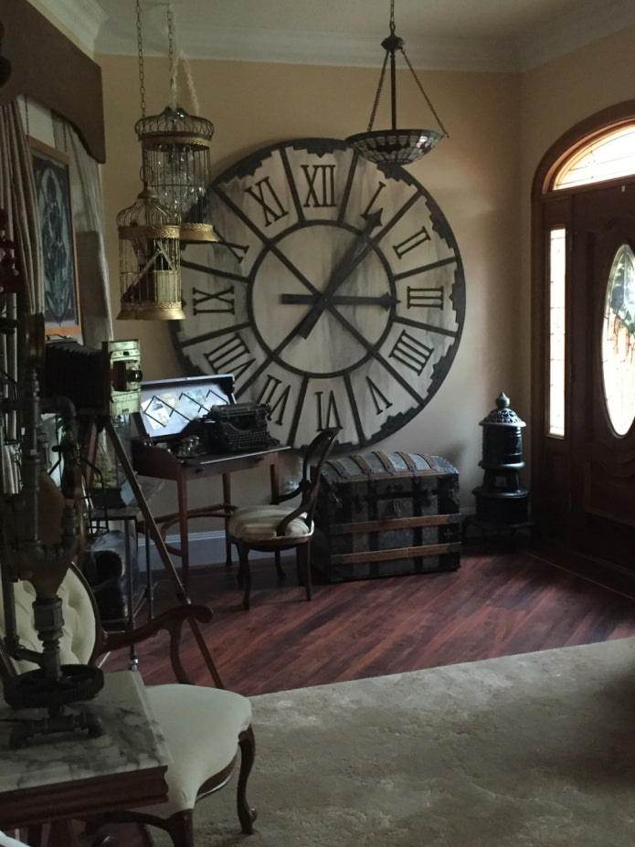 veľké hodiny v obývacej izbe