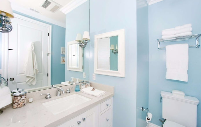 Zila vannas istabas krāsa
