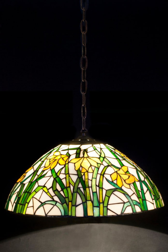 lampadario in vetro colorato moderno