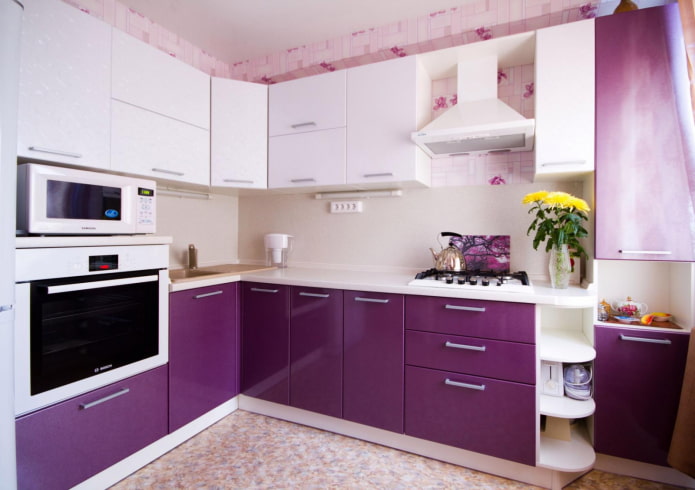 purpuriniai virtuvės fasadai