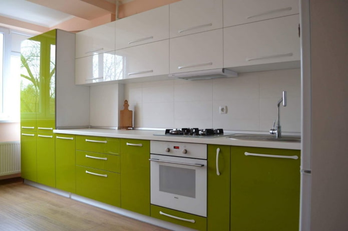 ryškiai žalia virtuvė