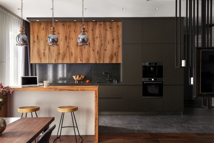 Nhà bếp tối với đồ nội thất bằng gỗ